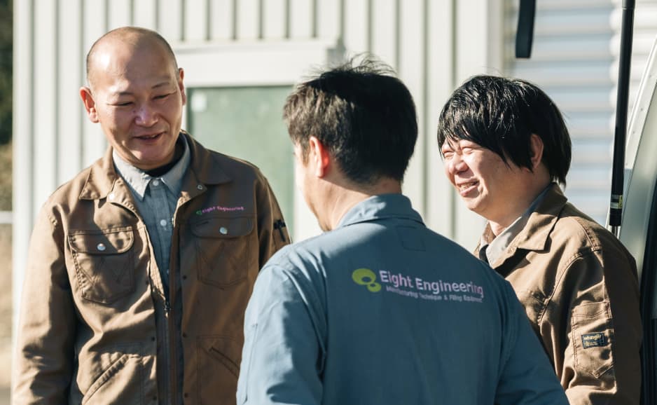 スタッフが語らう様子